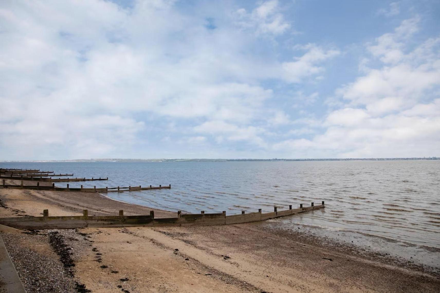 Meadowside Caravan Hire Haven Kent Coast Holiday home *
