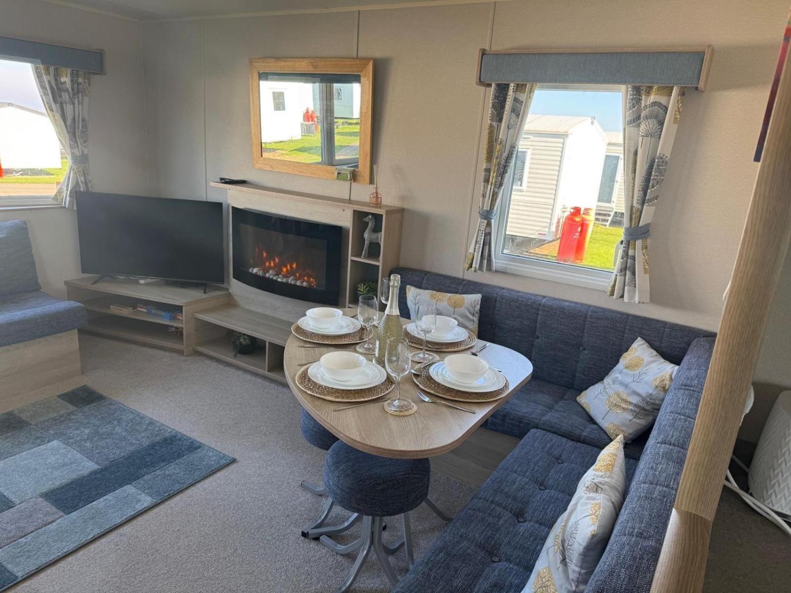 Meadowside Caravan Hire Haven Kent Coast Holiday home *